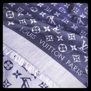 Louis Vuitton Silk/Wool shawl